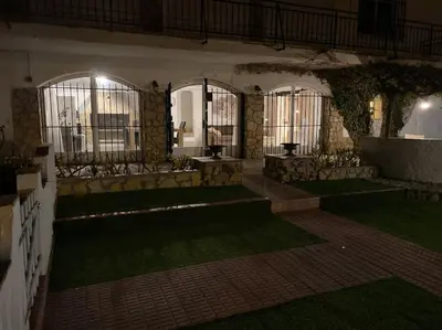 Un patio o zona al aire libre en Villa con piscina privada Costa brava
