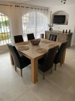 Una televisión o centro de entretenimiento en Villa con piscina privada Costa brava