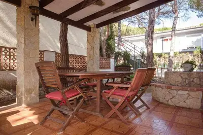 Zona de estar de Bonita casa con jardín en Platja d'Aro