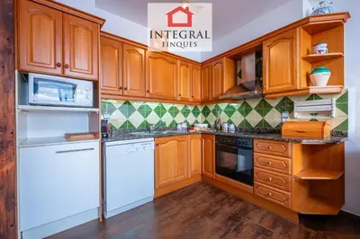 Una cocina o zona de cocina en Miramar Apartament Palamós