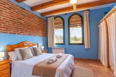 Cama o camas de una habitación en Can Pujol - Casitas de Turismo Rural en el Baix Empordà