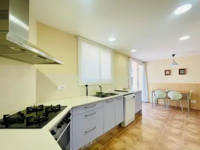 Una cocina o zona de cocina en Villa Sol i Mar by Costabravaway