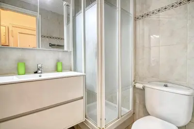 Un baño de Bonita Planta baja muy céntrica con Parking