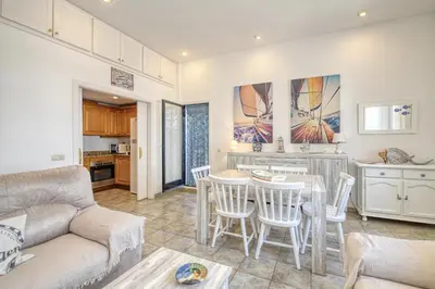 Una cocina o zona de cocina en Bonita Planta baja muy céntrica con Parking