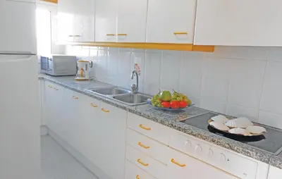 Una cocina o zona de cocina en 1 Bedroom Nice Apartment In Blanes