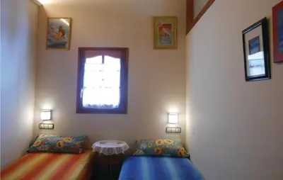 Cama o camas de una habitación en Stunning Apartment In Tossa De Mar