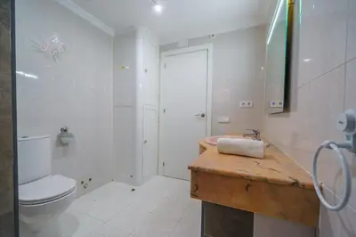Un baño de HomeHolidaysRentals Anais - Costa Barcelona