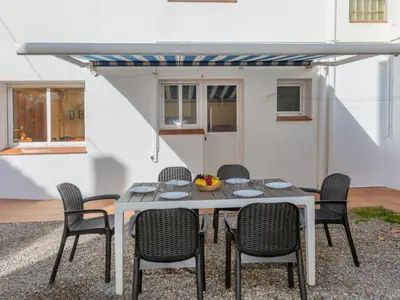 Un patio o zona al aire libre en Holiday Home Can Can Grau by Interhome
