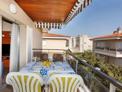 Un balcón o terraza de Apartment Venecia-2 by Interhome