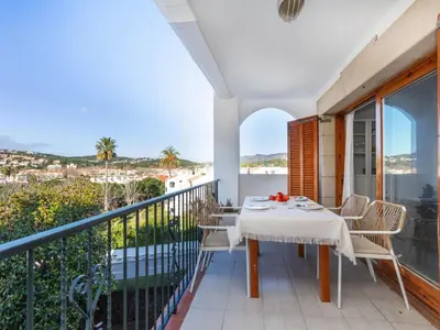 Un balcón o terraza de Apartment Jardins de S'Agaro by Interhome