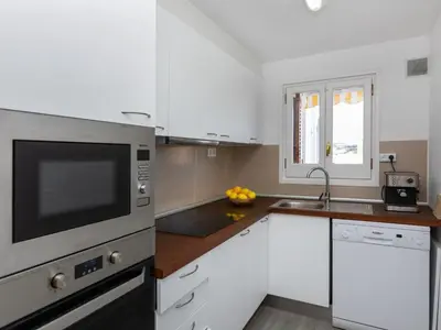 Una cocina o zona de cocina en Apartment Jardins de S'Agaro by Interhome