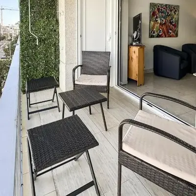 LETS HOLIDAYS Big Apartment With Parking