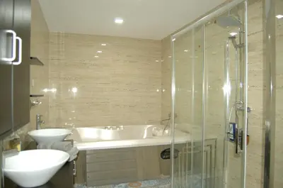 Un baño de Villa Paraíso, exclusiva, todas las comodidades