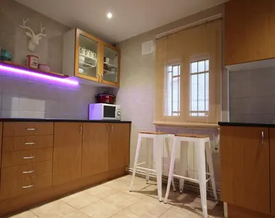 Una cocina o zona de cocina en Playa de Aro vista mar - Pura Vida apartment