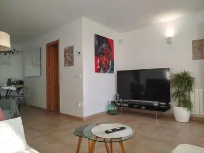 Una televisión o centro de entretenimiento en Playa de Aro vista mar - Pura Vida apartment