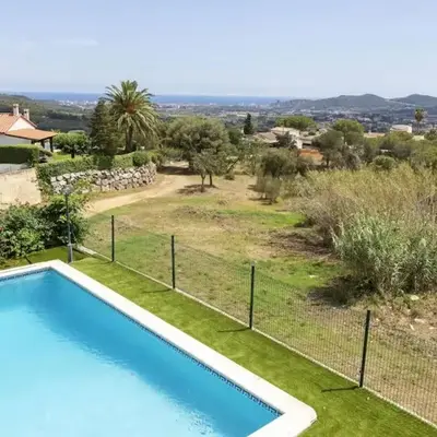 Panoramic views and pool in Villa del Alba