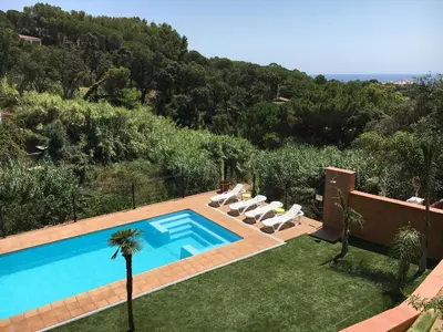 Piscina en o cerca de Casa con vistas al mar y piscina privada