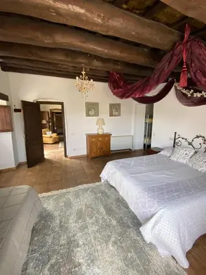 Cama o camas de una habitación en Casa Mas Molines con piscina, jacuzzi y barbacoas.