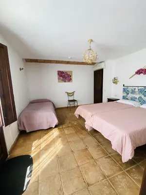 Cama o camas de una habitación en Casa Mas Molines con piscina, jacuzzi y barbacoas.