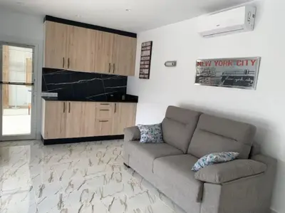 Zona de estar de T2 climatisé + parking 500 m plage/centre ville