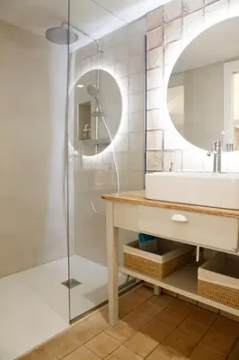 Un baño de Maram Brava casa centro Begur Metge Pi
