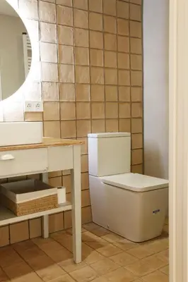 Un baño de Maram Brava casa centro Begur Metge Pi