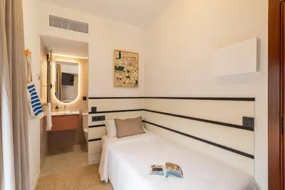 Cama o camas de una habitación en Hotel Robson - Smart Hotel