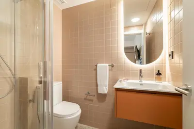 Un baño de Hotel Robson - Smart Hotel