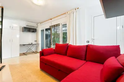 Una televisión o centro de entretenimiento en WELCS APARTAMENTO 126 PDA cerca del puerto