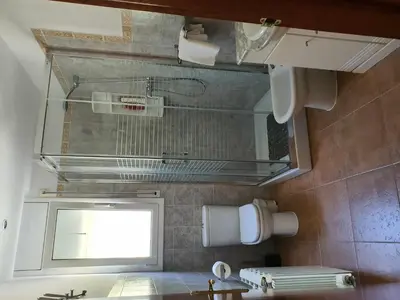 Un baño de COSTA BRAVA SUITES CASA LA BAHIA, piscina privada