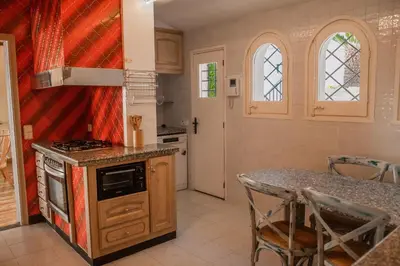 Una cocina o zona de cocina en COSTA BRAVA SUITES Villa Bonavida