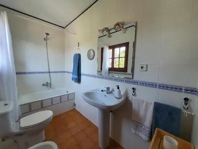 Un baño de COSTA BRAVA SUITES Casa El Turó de Sagaró