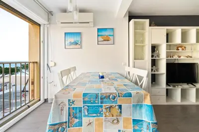 Una televisión o centro de entretenimiento en WELCS APARTAMENTO 130 PDA frente al mar