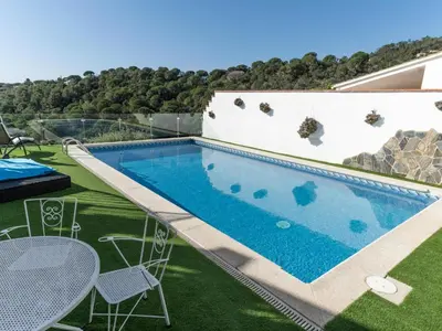 Piscina en o cerca de UHE by Danlux Invest