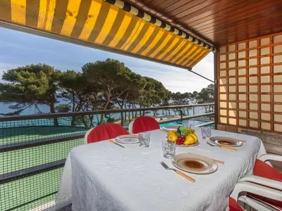 Bebidas en Apartment Bernadette by Interhome