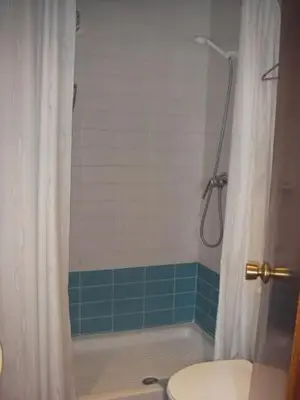 Un baño de Estudio un solo ambiente céntrico muy cerca de la playa con piscina y terraza