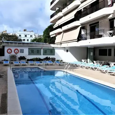 Estudio un solo ambiente céntrico muy cerca de la playa con piscina y terraza