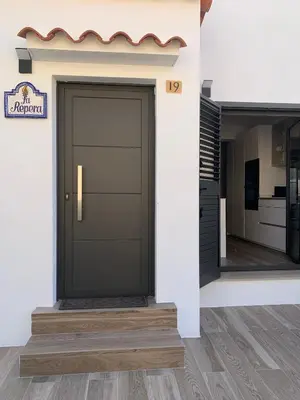 Fachada o entrada de La Repera