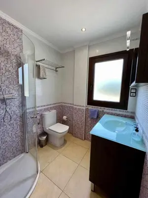 Un baño de Casa Judibar con zona de barbacoa y piscina