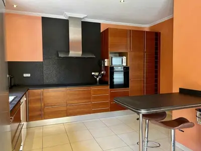 Una cocina o zona de cocina en Casa Judibar con zona de barbacoa y piscina