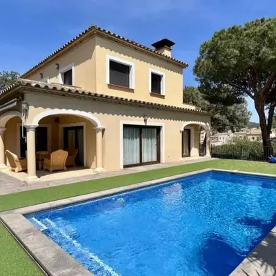 Casa Judibar con zona de barbacoa y piscina