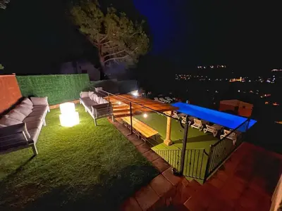 Plano de Casa Mas Ambros con piscina desbordante