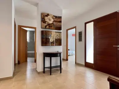 Plano de Casa Mas Ambros con piscina desbordante