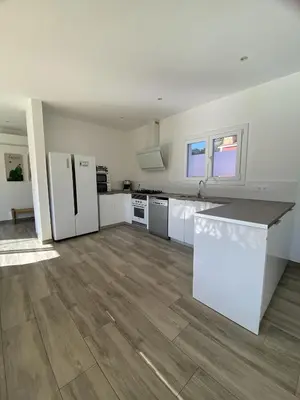 Una cocina o zona de cocina en Casa Rio de Oro con piscina con playa y barbacoa