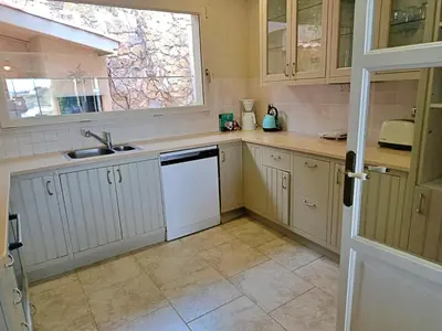 Una cocina o zona de cocina en Preciosa casa al borde de un acantilado