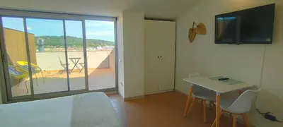 Una televisión o centro de entretenimiento en Apartamento Loft Mar&Pol