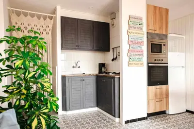Una cocina o zona de cocina en Vista al mar con piscina en S'Agaró