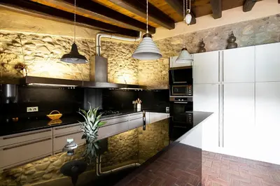 Una cocina o zona de cocina en Masía Mas Sastre con piscina cerca de Girona