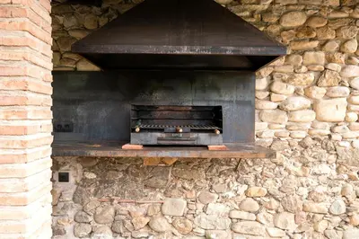 Barbacoa disponible para clientes en la villa