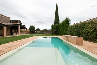 Piscina en o cerca de Masía Mas Sastre con piscina cerca de Girona